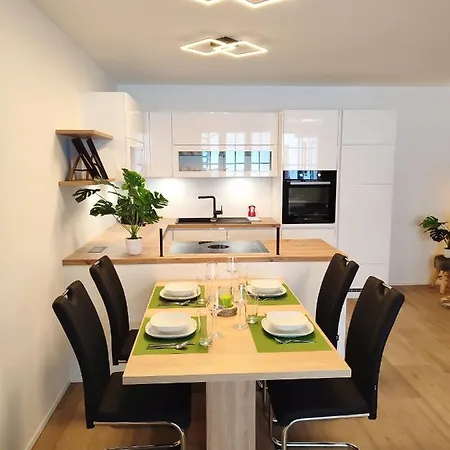 Modern Mountain - Free Parking & Sauna Apartman *